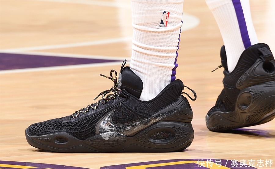 Nike|戴维斯上脚 Nike 神秘新鞋!这设计太科幻了吧?