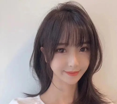 斜刘海 发型圆形篇:大圆脸适合什么发型?学会就能变成小瓜子哦!