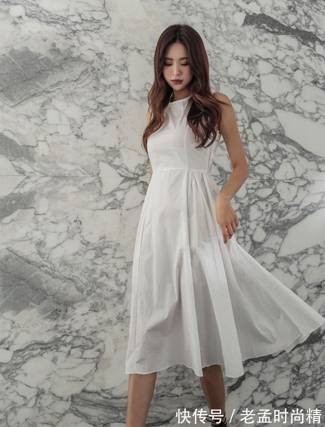 版型|白色连衣裙简单的设计,穿上后瞬间设计感十足,也十分减龄