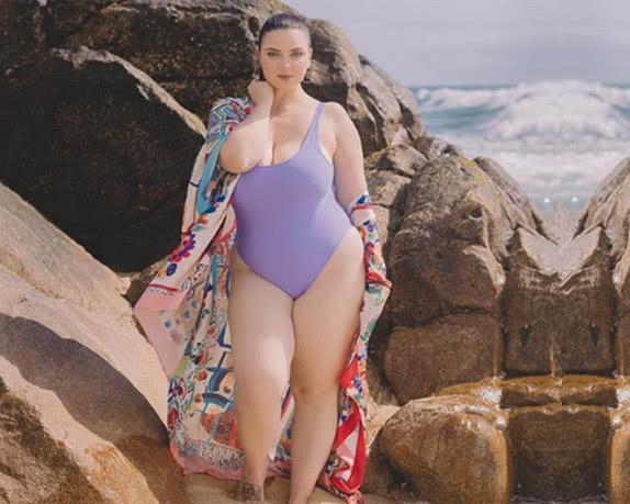 玛莲娜|200斤的女人当上了模特,赘肉满身身材很匀称,深得网友喜爱