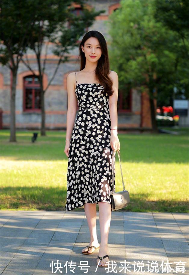 美女街拍穿搭愿天上的每一个流星，都为你而闪耀天际