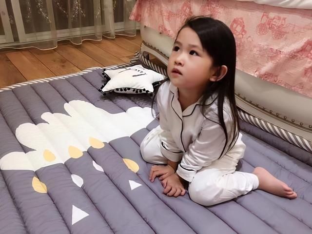 诚诚|孩子学走路前,学会爬真的很重要吗?儿科医生发言了