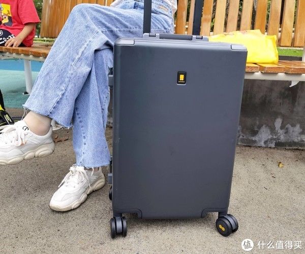 轮子|出差旅行必备好物，地平线8号Power 系列登机箱简评