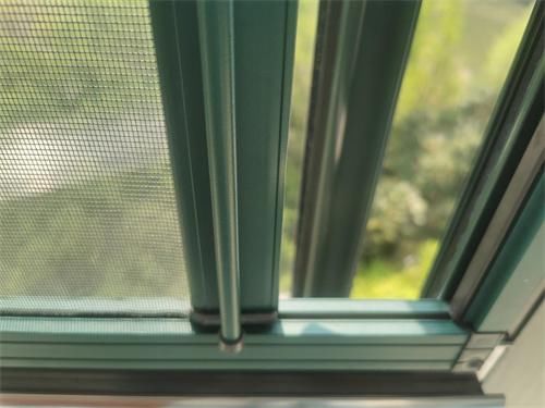 轨道|如何把纱窗安装到轨道上,使用纱窗日常需要注意什么