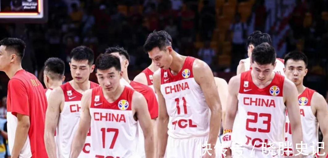 集训队|中国男篮集训队开练，周鹏希望严于律己，为年轻球员树立标杆