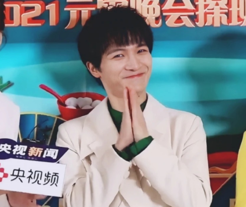 央视元宵晚会：康辉李梓萌主持，孙涛演小品，孙楠合作容祖儿