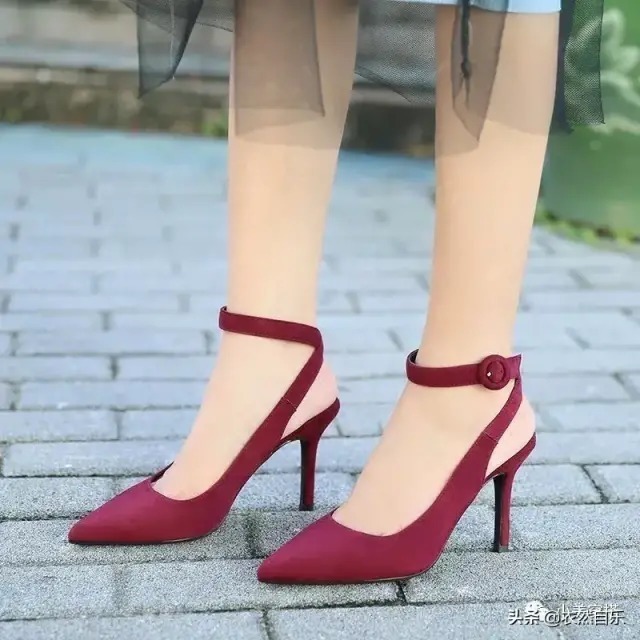 一字扣|尖头高跟鞋休闲也能性感,清新不失职场女神的魅力