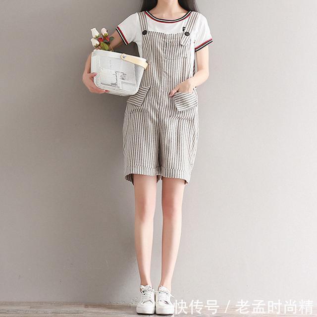 t恤 女人别总穿连衣裙,青春减龄的背带裤,让你换一种风格换一种心情