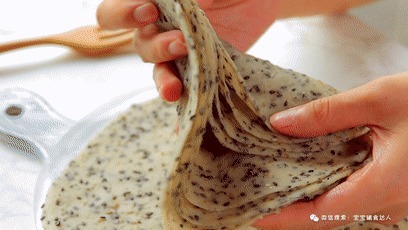 面粉里加1碗黑芝麻!1次能做十多个,包子也没有它香