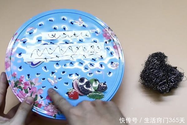 把钢丝球放进铁盒子，真是太厉害了，解决了夏天很多家庭的烦恼！