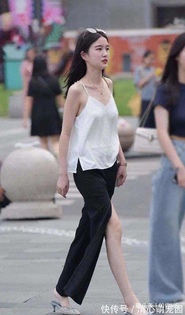 穿搭 打底裤展示完美女人的味道,充满了无限的魅力,简洁大方