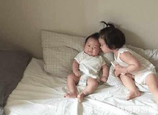 弟弟妹妹|“我就是偏心妈妈”,二胎妈妈无奈哭诉,生二胎后公平是最大谎言