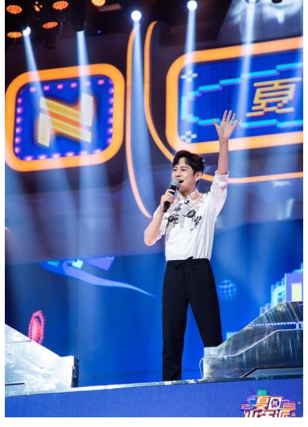 張真源|全新綜藝《夏日少年派》開播，經典游戲“火線沖擊”重現屏幕