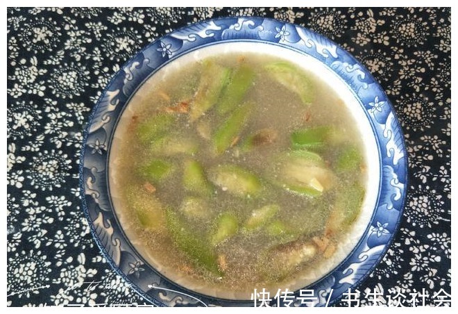 秋天就要多喝汤,丝瓜和这两种食材一起煮,比鸡汤还鲜美