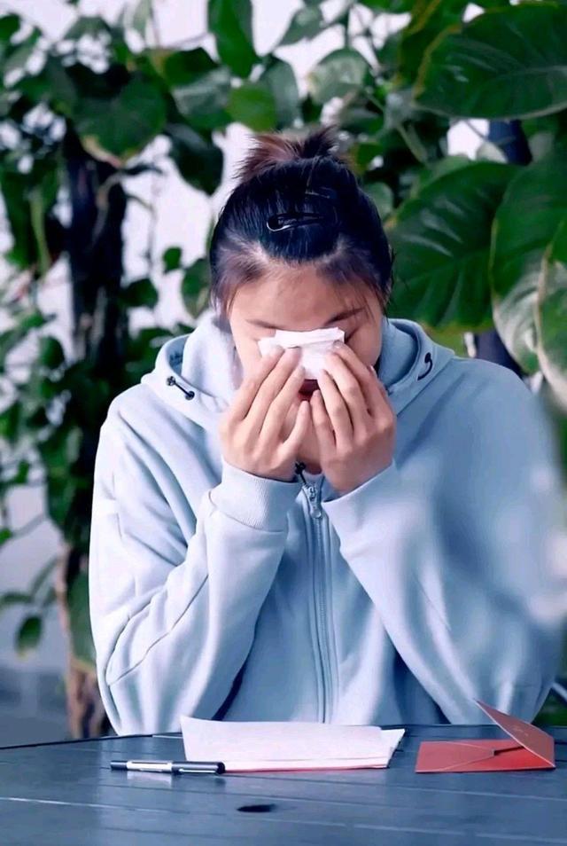 决赛|龚翔宇给自己写信!女排接应写完后哭了起来,为啥哭得梨花带雨?