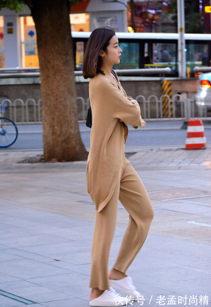 街拍|时尚街拍,仙气十足的长裙,彰显时尚的魅力!