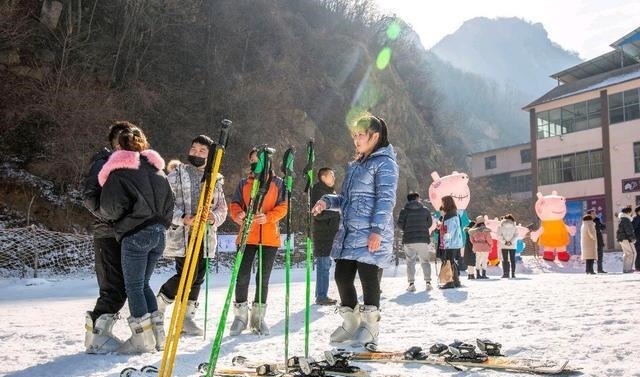 音网|百名抖音网红齐聚鲁山天龙池,首届抖音英雄联盟大会暨滑雪节开幕