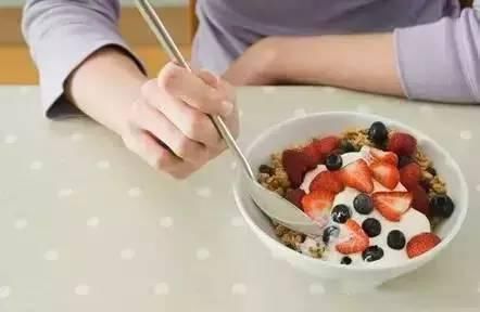 女人|酸奶其实并不是零食，它是女人的……