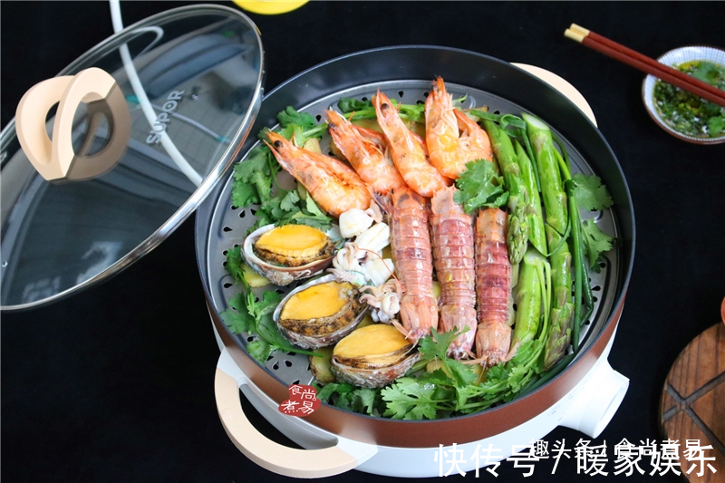 小家庭此法烹调海鲜，食材丰富一锅出，简单快捷，蒸一蒸不热气