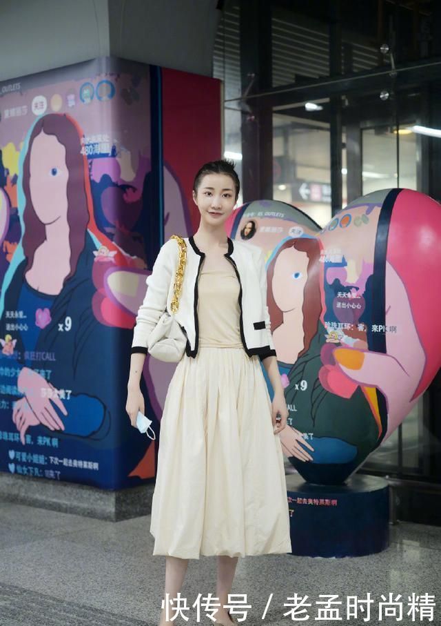 精致|秋冬换季,你还缺一件小香风外套,时髦精致又显贵气,还不易撞衫