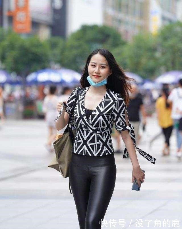 小个子 充满活力的打底裤穿出最美姿态,充满时尚女人的味道,休闲俏皮!