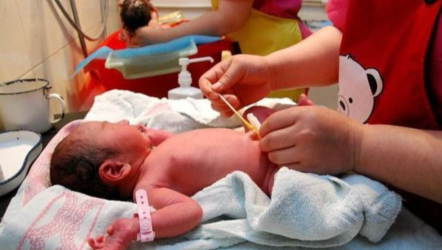 女孩儿|产妇被告知生的男孩,第二天却翻盘成小公主,查看监控一家人乐了