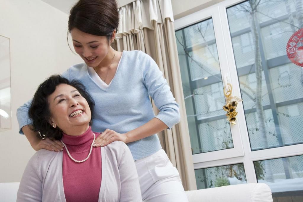 打包|怕妈妈没做饭，一年级女娃“打包”学校剩菜带回家，老师反应亮了