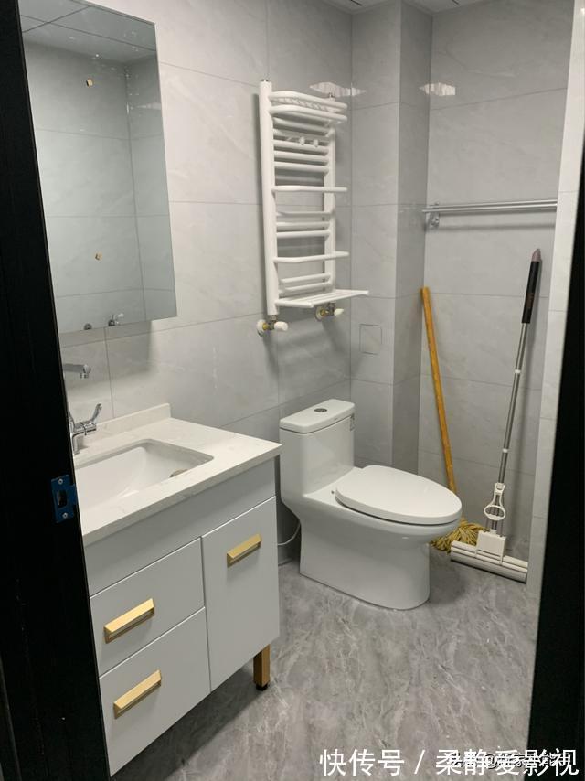 装修|她家装修花了12万,打造网红款电视墙,请木工师傅打柜子很喜欢