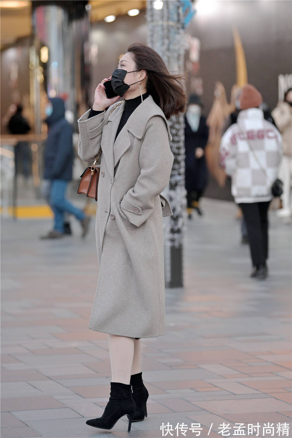 大衣 冬季选择高跟短靴逛街,选对了款式很重要,适合自己才更好