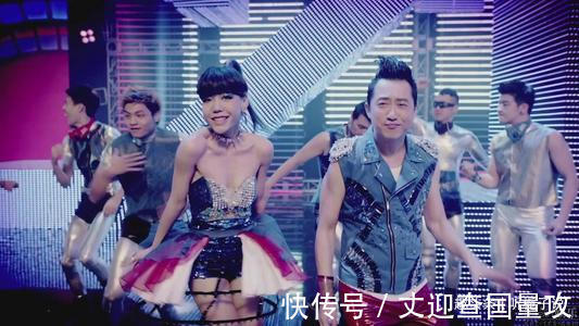 县城|从代言费13亿到县城卖唱,“巨星”吴莫愁,是如何一步步跌落的