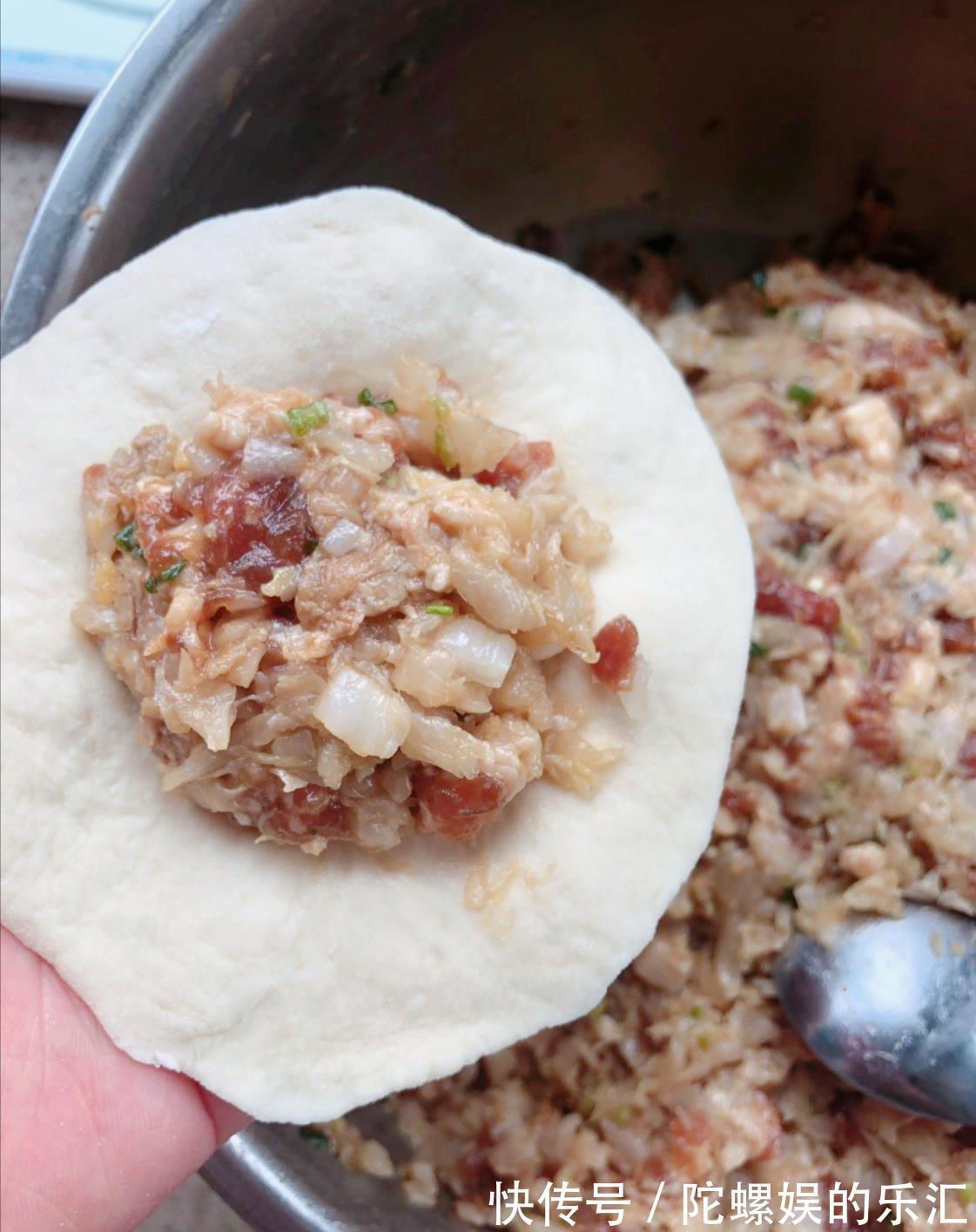 诀窍|酸菜猪肉包好吃有诀窍，教你正确的调馅用料方法，包子不好吃才怪