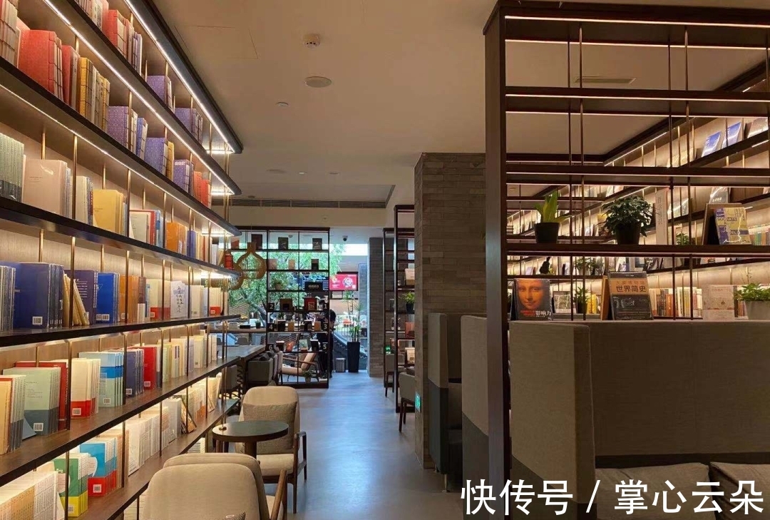 北宫门站|颐和园北宫门外开了家书店，名字里带“光”