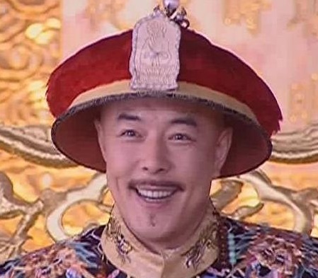 百官|乾隆得幅画让纪晓岚写诗,前两句百官讥笑,不料后两句却众人叫绝