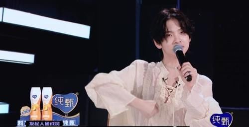 硬糖少女R1SE面对性感舞台:郑乃馨现场化身迷妹,周震南理性发言获认可