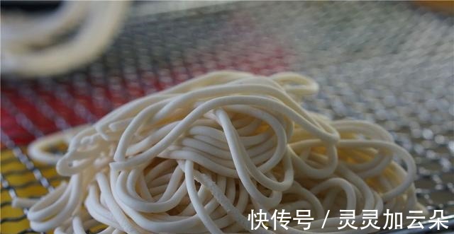 鸡蛋|鸡蛋葱油拌面,简单易学,好吃健康!