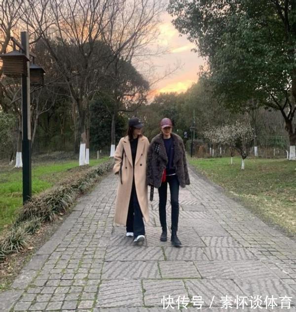 穿搭|45岁马伊琍很会制造亮点,皮草配卫衣减龄时尚,高挑长腿很抢镜