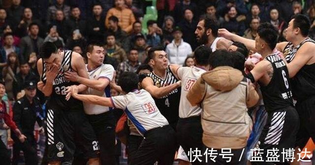杨鸣|CBA官宣追加罚单,杨鸣谎言疑被戳破,球迷痛批李洪庆信错人!