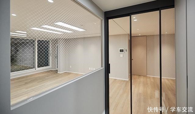 玻璃门|跟国内不一样，韩国入户装三轨玻璃门单独分出玄关，室内一尘不染！