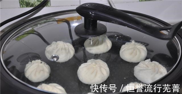 皮薄馅大|洋葱胡萝卜肉包，皮薄馅大，美味鲜香！