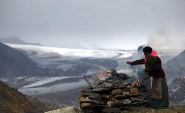 凝聚冰川、古道、湖泊、雪山、草原和古文明的康巴腹地