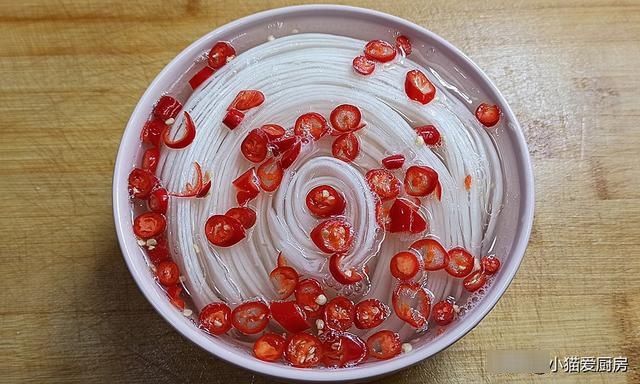 这样做出来的雪碧泡萝卜,成菜酸辣脆爽又开胃,吃一次忘不了