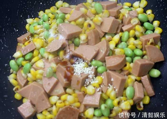 火腿肠的新鲜吃法,和玉米一起炒,甜鲜爽口,一盘上锅不够吃