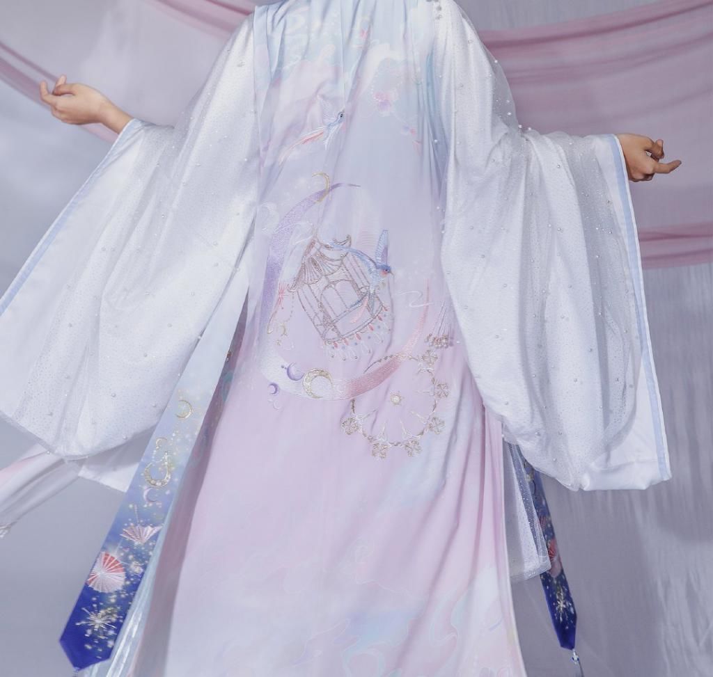 月宫|被这款“月宫仙子”汉服美到了,仙气又梦幻,可惜穿上身很廉价