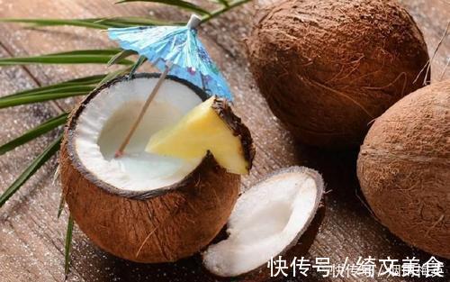 海边发了芽的椰子，才是真正的宝贝，里面这东西好吃极了