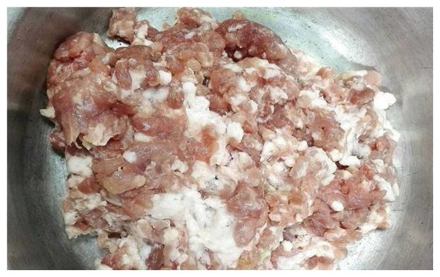土豆这样做出来,简单又下饭,搭配一碗大米饭,不仅好吃还营养!