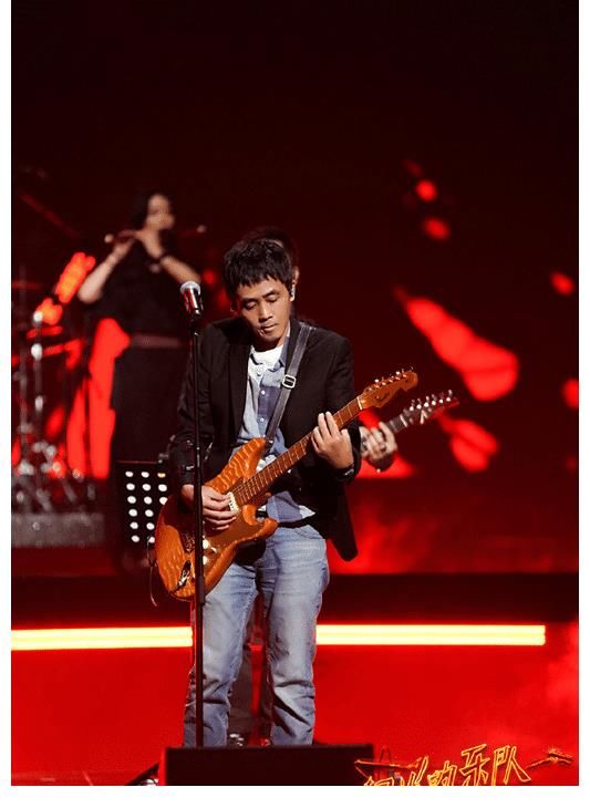 《閃光的樂隊》首播，老中青三代音樂人聚會，一鍋亂燉，有肉有菜