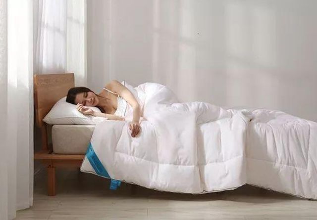 睡眠质量|应该朝左睡还是朝右睡?不同人群大有讲究,看看你适合哪种睡姿