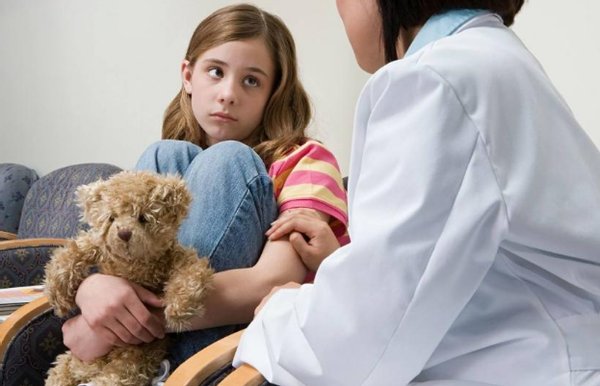 当孩子出现“自残”行为,家长别心急,可能是“情绪饥饿”在作祟