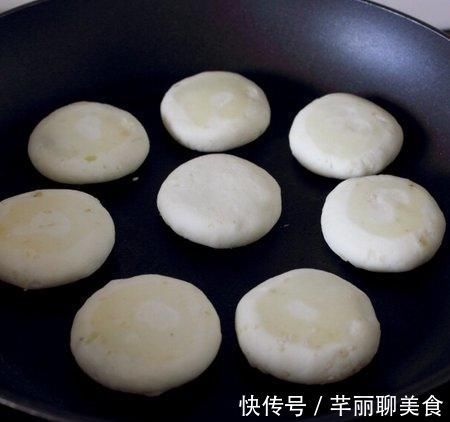 好吃|用土豆这样烙饼，香甜软糥，一口气吃3个，连挑食的孩子都说好吃