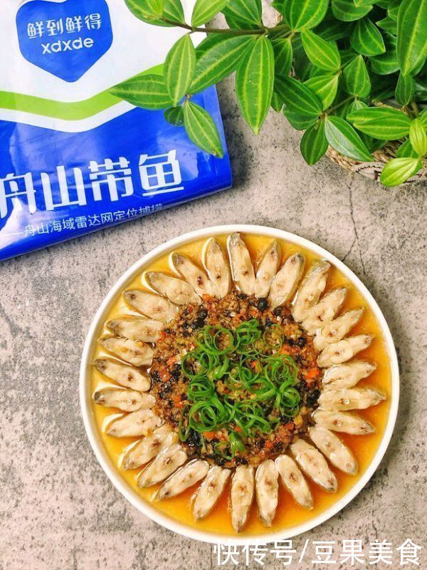 有了这盘年夜饭版蒜蓉豆豉蒸带鱼，米饭都要多煮几碗